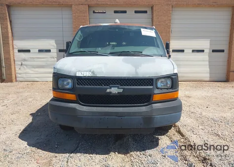 2005 Chevrolet Express z USA, uszkodzony, nr VIN 1GCFG15X051242371